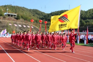 太阳成集团tyc411代表队参加我县第二届全民运动会开幕式